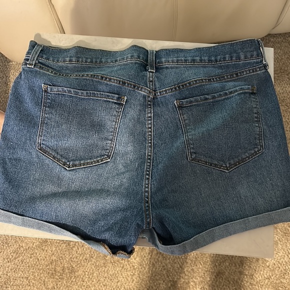 Old Navy denim stretch cotton shorts - Picture 2 of 4